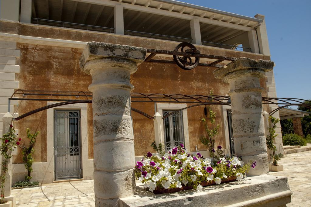Agriturismo Li Calizzi Arte E Natura Novoli Exterior photo